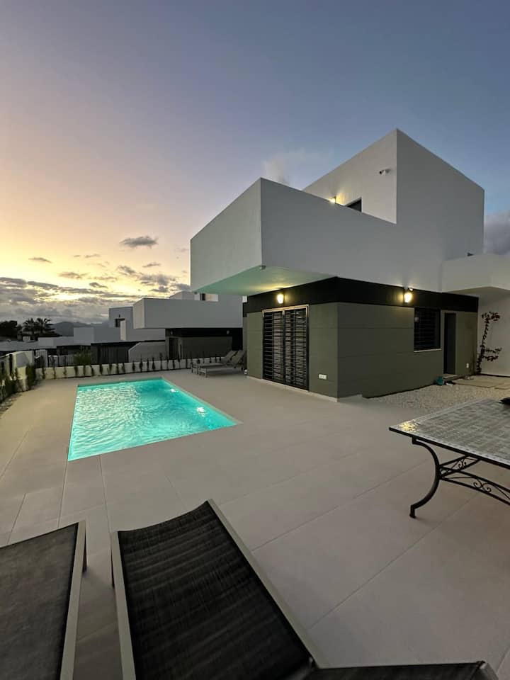 Villa indépendante avec piscine privée à Alicante