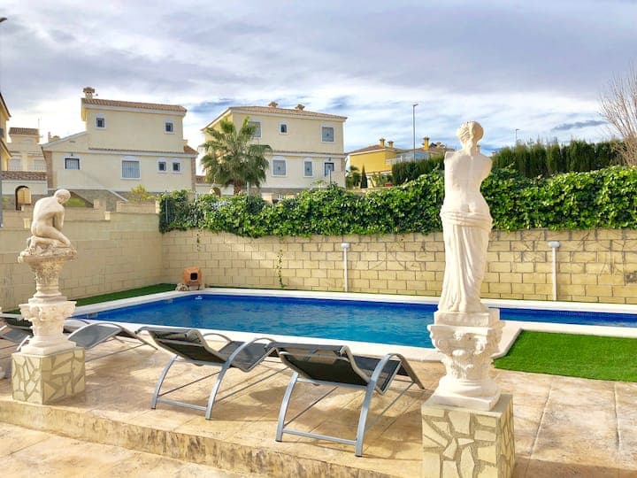 Villa El Cid : Échappée Spacieuse & Piscine Privée à Montecid