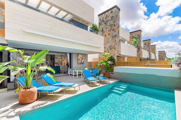Villa de luxe avec jacuzzi, cinéma, billard et baby-foot